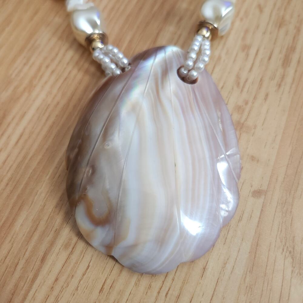 Vintage Carved Mother of Pearl Shell Pendant Necklace Beaded Boho Coastal 24in - Picture 2 of 8